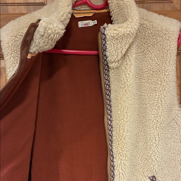 Faherty Cream with Rust Fleece sheepskin style vest - Picture 9 of 10